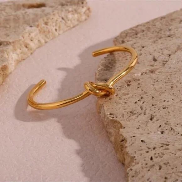 || 18K GOLD || NEW || KNOT CUFF BANGLE BRACELET - Picture 4 of 7